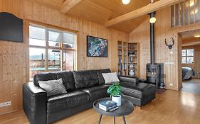 Summer House With Stunning Mountain Views